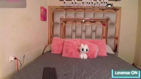 Snapshot of emily_poarch chatting on 10.15.25 emily online show from 10.15.25