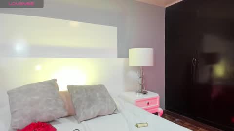 Snapshot of emily_roberts1 chatting on 12.21.24 Emily online show from 12.21.24