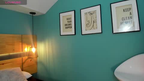 Snapshot of emily_roberts1 chatting on 01.28.25 Emily online show from 01.28.25