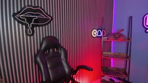 Snapshot of emily_roberts1 chatting on 03.08.25 Emily online show from 03.08.25