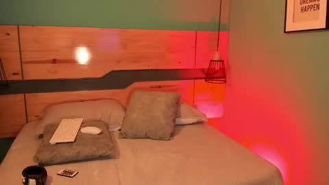 Snapshot of emily_roberts1 chatting on 09.17.25 Emily online show from 09.17.25