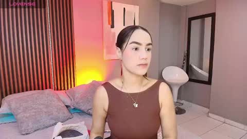 Snapshot of emily_roberts1 chatting on 10.01.25 Emily online show from 10.01.25