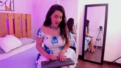 Snapshot of emily_sartre chatting on 07.07.26 Emilly online show from 07.07.26