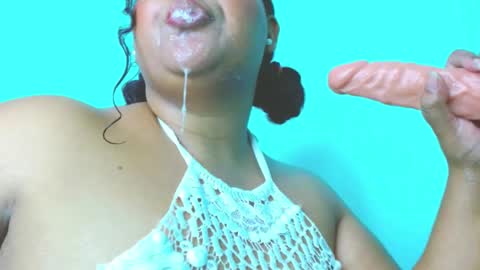 Snapshot of emily_sweet_23 chatting on 02.12.25 Liss online show from 02.12.25