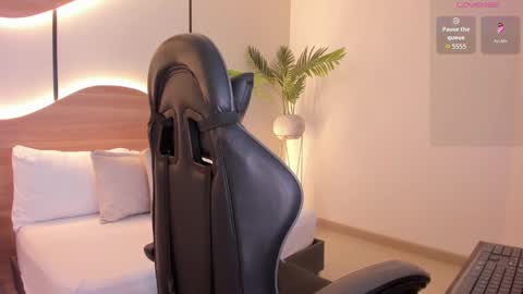 Snapshot of emily_tolson chatting on 11.27.25 emily_tolson online show from 11.27.25