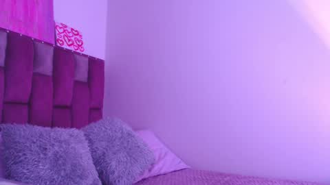 Snapshot of emily_w2 chatting on 01.31.25 emily_w2 online show from 01.31.25