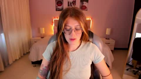 Snapshot of emily_warren__ chatting on 04.30.26 emily_warren__ online show from 04.30.26