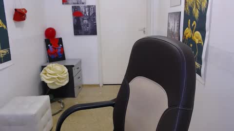 Emily online show from 02.05.25