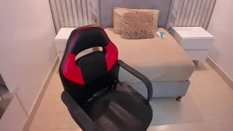  E M Y L Y  online show from 03.26.26