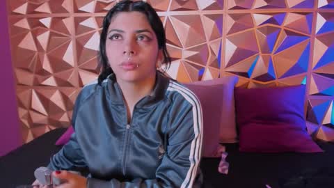 Snapshot of emilydarkwood chatting on 10.03.25 Emily online show from 10.03.25