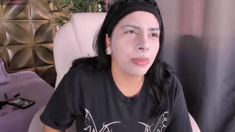 Snapshot of emilydarkwood chatting on 10.20.25 Emily online show from 10.20.25