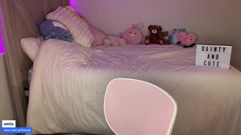 Snapshot of emilyfawn chatting on 09.17.25 emilyfawn online show from 09.17.25