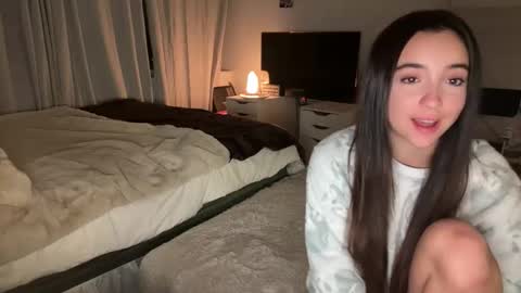 Snapshot of emilyfawn chatting on 11.23.25 emilyfawn online show from 11.23.25