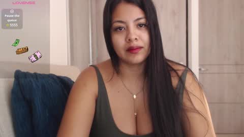 Snapshot of emilyguss chatting on 03.11.25 Emily online show from 03.11.25