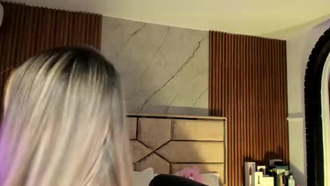 Emily Hendrix online show from 09.15.25