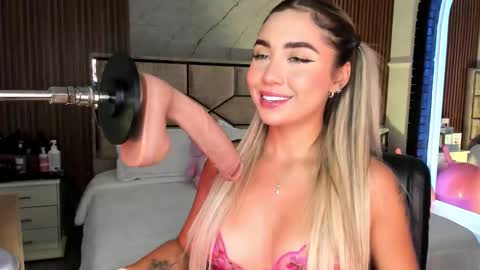 Emily Hendrix online show from 09.22.25