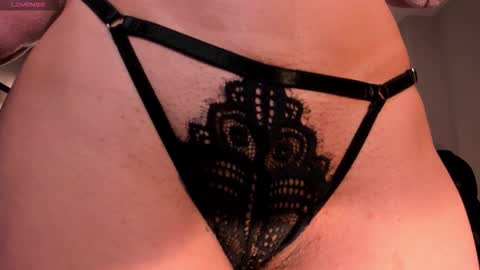 Snapshot of emilyjohnsonx chatting on 11.18.25 Emily online show from 11.18.25