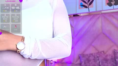 Emilyjonnes  online show from 04.14.26