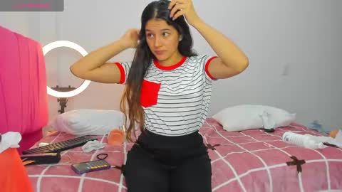 Snapshot of emilyjonss chatting on 02.11.25 Emily online show from 02.11.25