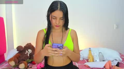 Snapshot of emilyjonss chatting on 02.16.25 Emily online show from 02.16.25