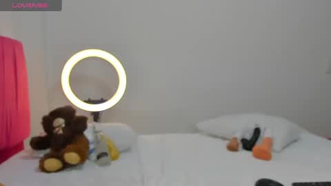 Snapshot of emilyjonss chatting on 02.27.25 Emily online show from 02.27.25