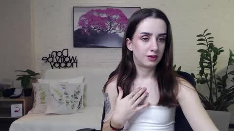 Snapshot of emilylayer chatting on 01.04.25 Emyli online show from 01.04.25