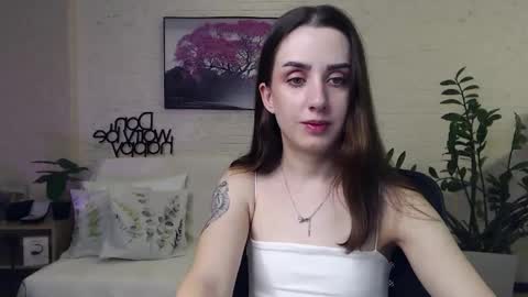 Snapshot of emilylayer chatting on 01.05.25 Emyli online show from 01.05.25