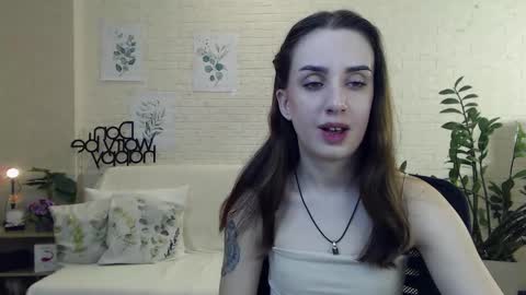 Snapshot of emilylayer chatting on 01.05.25 Emyli online show from 01.05.25