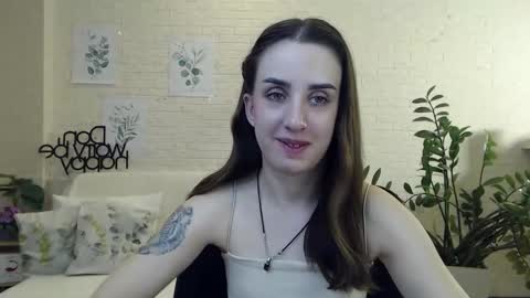 Snapshot of emilylayer chatting on 01.06.25 Emyli online show from 01.06.25