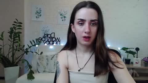 Snapshot of emilylayer chatting on 01.10.25 Emyli online show from 01.10.25