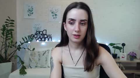 Snapshot of emilylayer chatting on 01.10.25 Emyli online show from 01.10.25