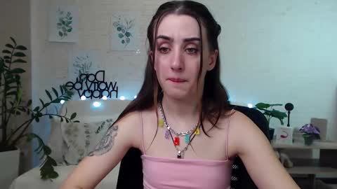 Snapshot of emilylayer chatting on 01.11.25 Emyli online show from 01.11.25