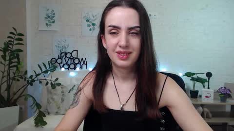 Snapshot of emilylayer chatting on 01.11.25 Emyli online show from 01.11.25