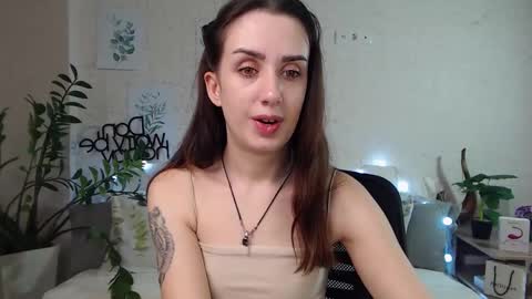 Snapshot of emilylayer chatting on 02.04.25 Emyli online show from 02.04.25