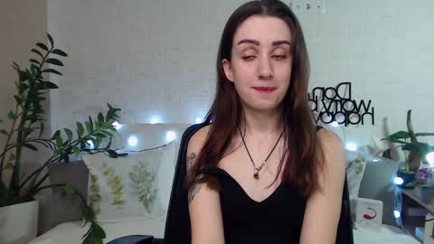 Snapshot of emilylayer chatting on 02.04.25 Emyli online show from 02.04.25