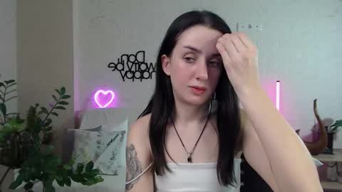 Snapshot of emilylayer chatting on 03.04.25 Emyli online show from 03.04.25