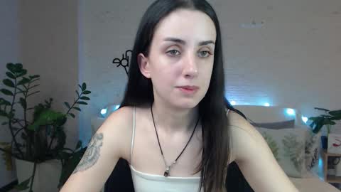 Snapshot of emilylayer chatting on 03.10.25 Emyli online show from 03.10.25