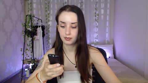 Snapshot of emilylayer chatting on 09.10.25 Emyli online show from 09.10.25