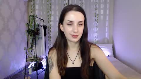 Snapshot of emilylayer chatting on 09.11.25 Emyli online show from 09.11.25