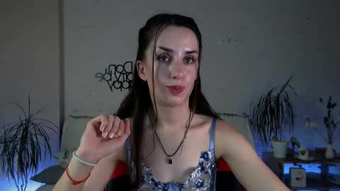 Snapshot of emilylayer chatting on 09.12.25 Emyli online show from 09.12.25