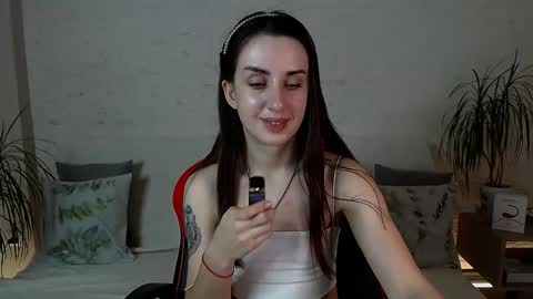 Snapshot of emilylayer chatting on 11.20.25 Emyli online show from 11.20.25