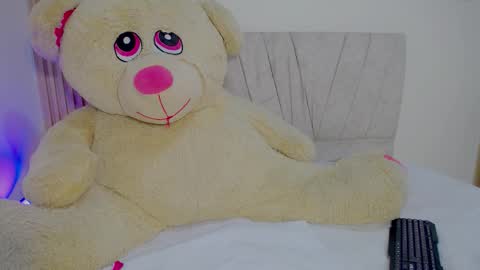 Snapshot of emilylittle___ chatting on 11.13.25 EMI online show from 11.13.25