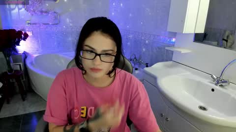 Snapshot of emilymee chatting on 11.02.25 Emily online show from 11.02.25