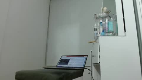 emily monrro online show from 02.02.25