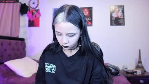  Emily Support me to have 100 likes plx online show from 02.03.25