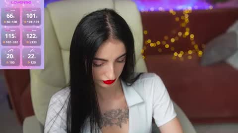 Snapshot of emilyymoon chatting on 06.19.26 emilyymoon online show from 06.19.26