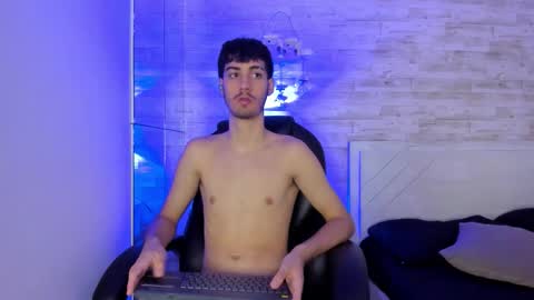 emir_ozan online show from 12.18.25