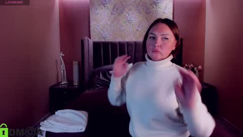 Snapshot of emm_quince chatting on 02.09.25 Emm online show from 02.09.25