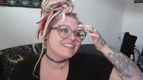 Snapshot of emma4269 chatting on 01.08.25 emma lotacurves online show from 01.08.25