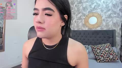 Snapshot of emma_1025 chatting on 10.07.25 emma online show from 10.07.25